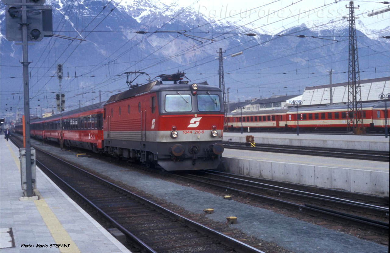 1044 216-8 OBB à Innsbruck (A)