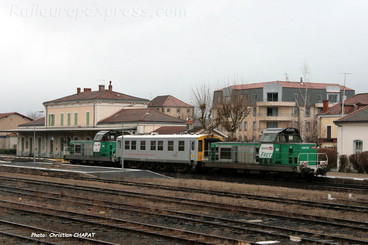 2 BB 69000 et voiture Mauzin 216 SNCF à Langeac (F-43)