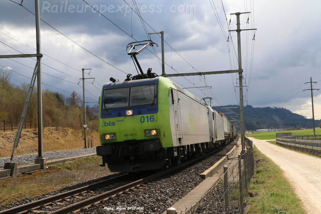 485 016-0 BLS à Mattstetten (CH)