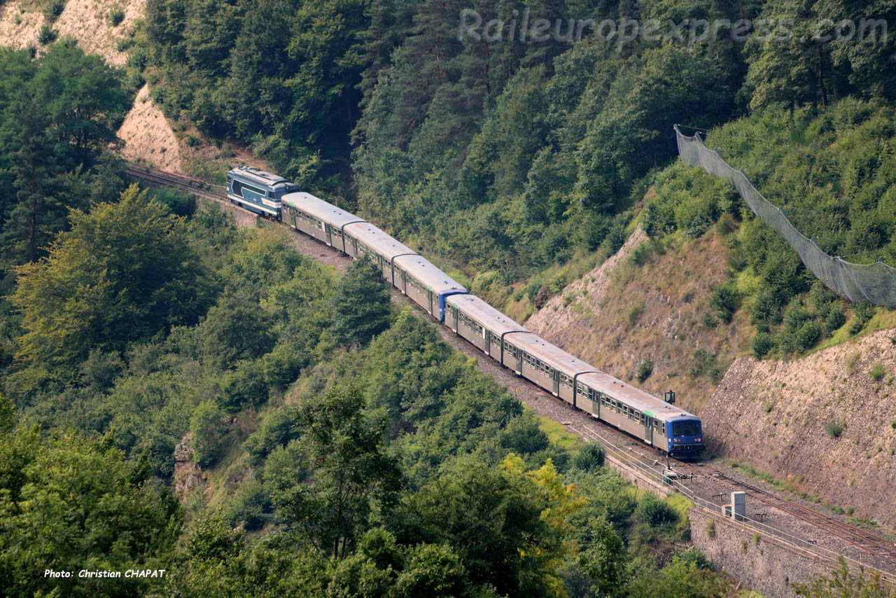 BB 67400 + RRR SNCF à Chapeauroux (F-48)