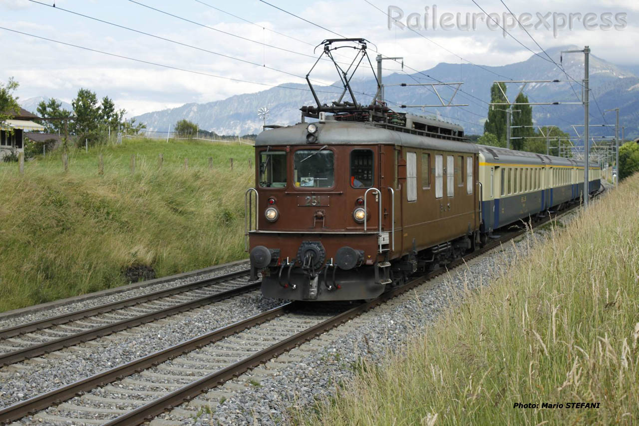 Ae 4/4 251 BLS à Kumm (CH)