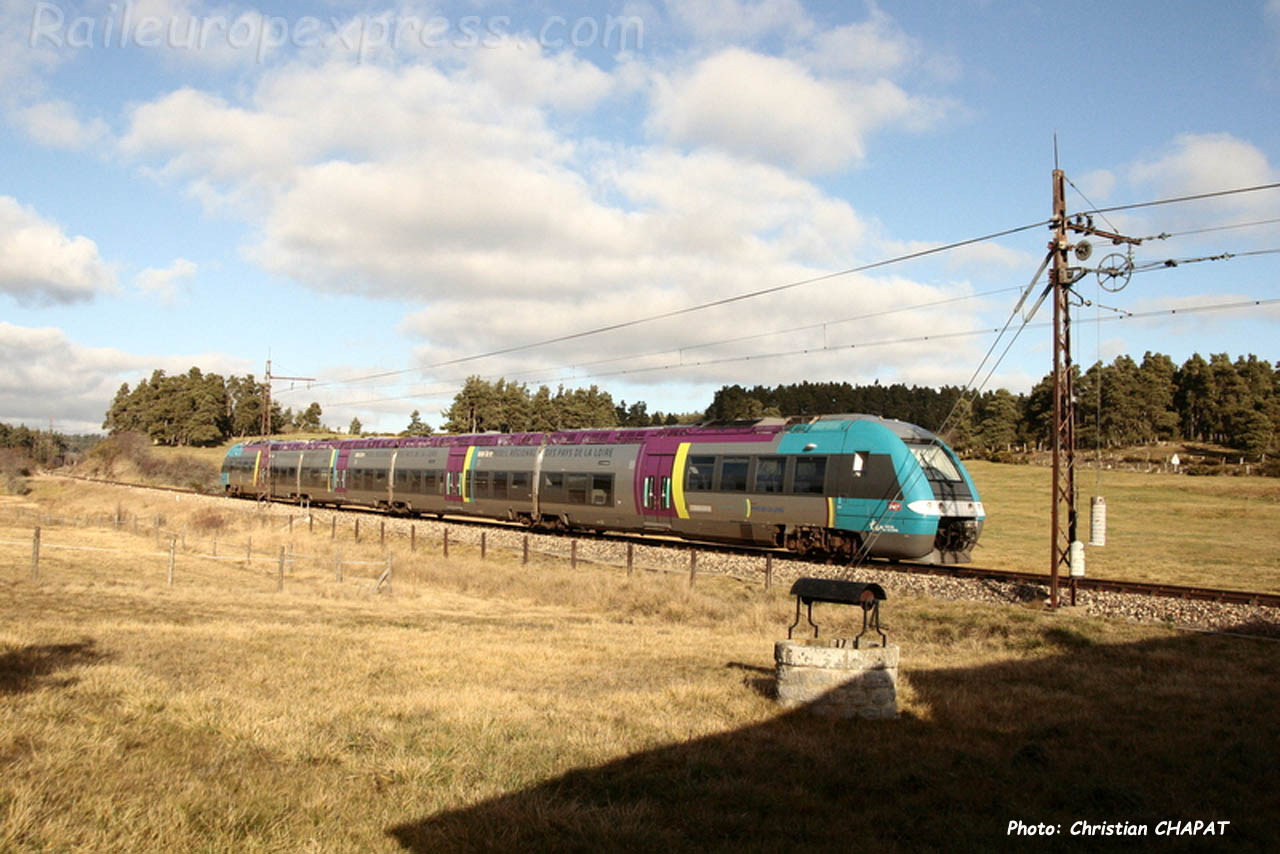 AGC SNCF près d'Aumont-Aubrac (F-48)