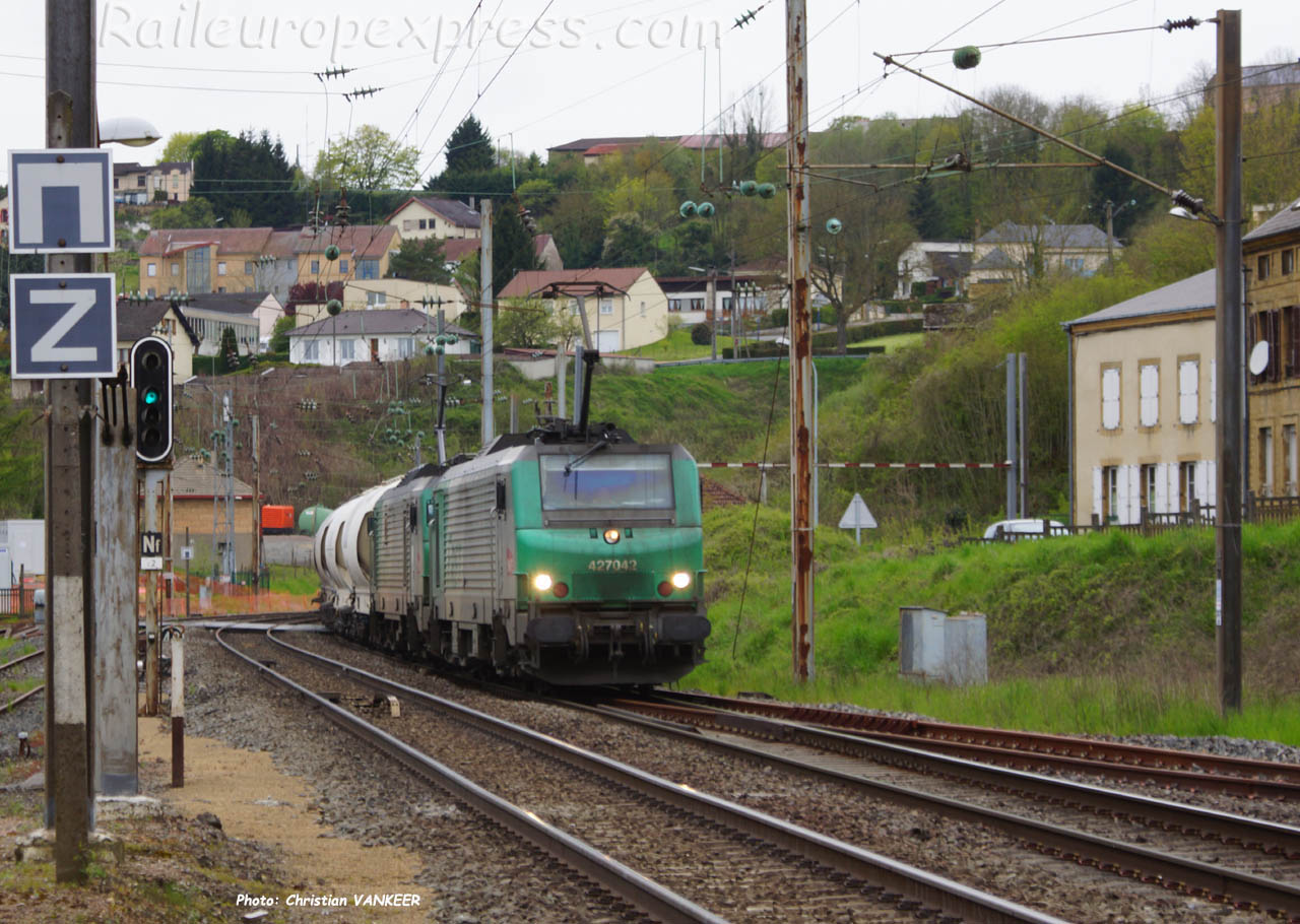 BB 27042 SNCF à Montmédy (F-55)