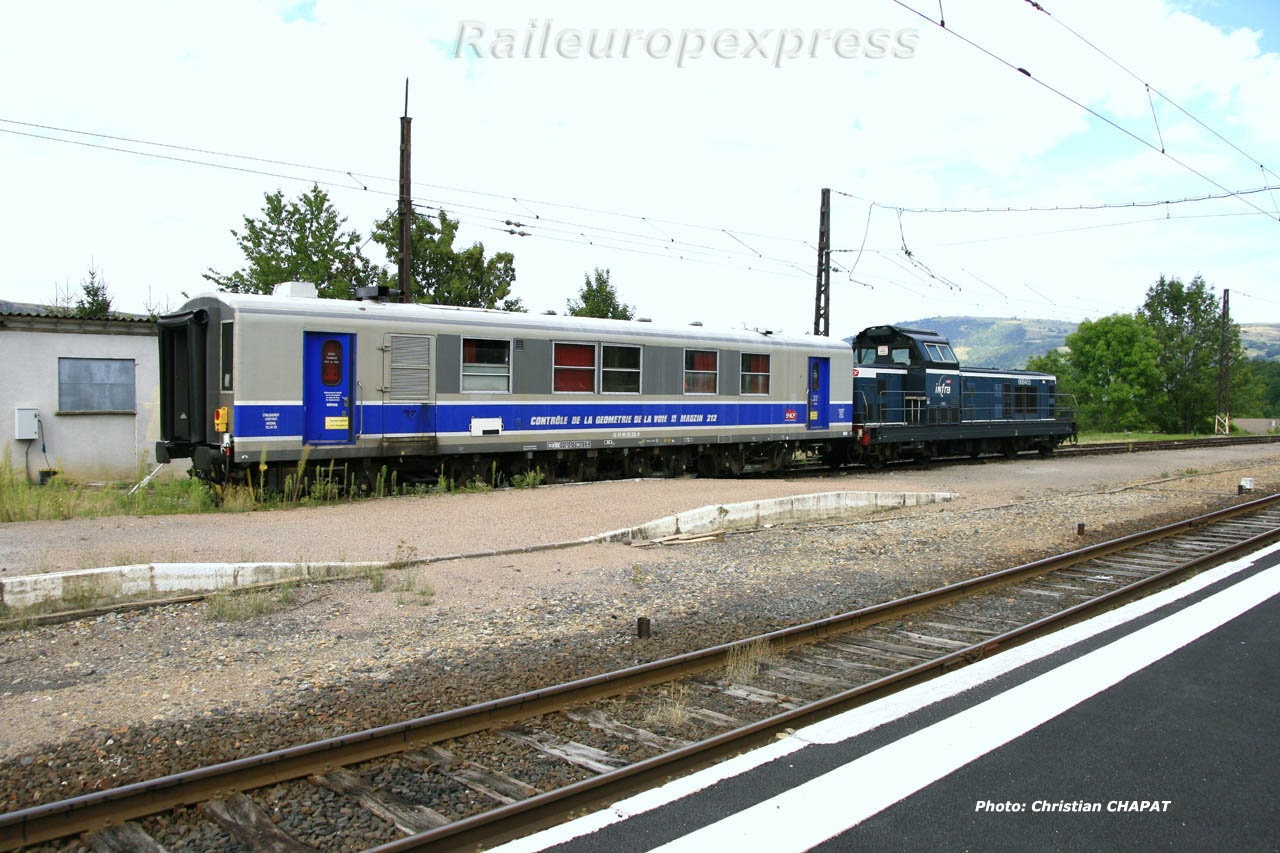 BB 66000 et voiture Mauzin à Neussargues (F 15)