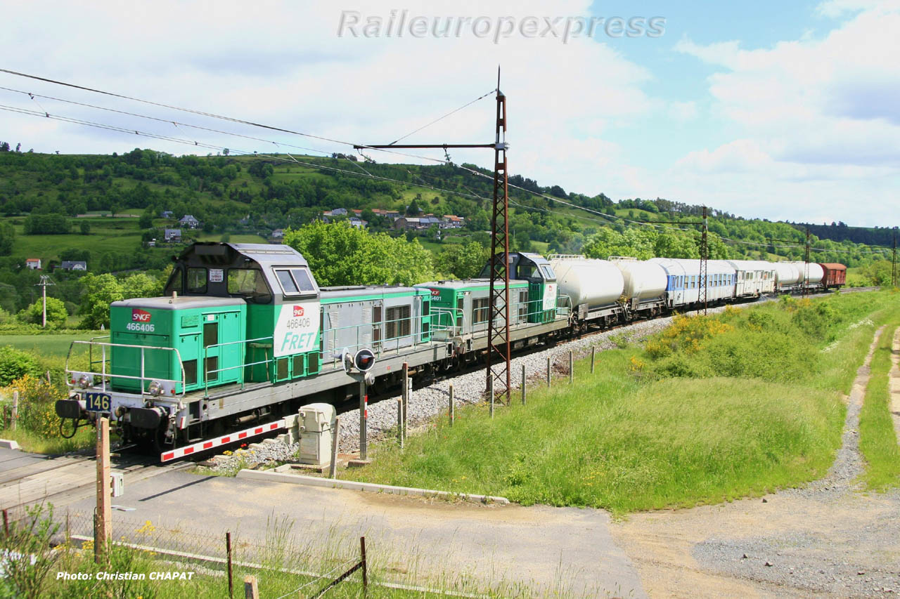 BB 66406 SNCF et train désherbeur à Saint Flour (F 15)