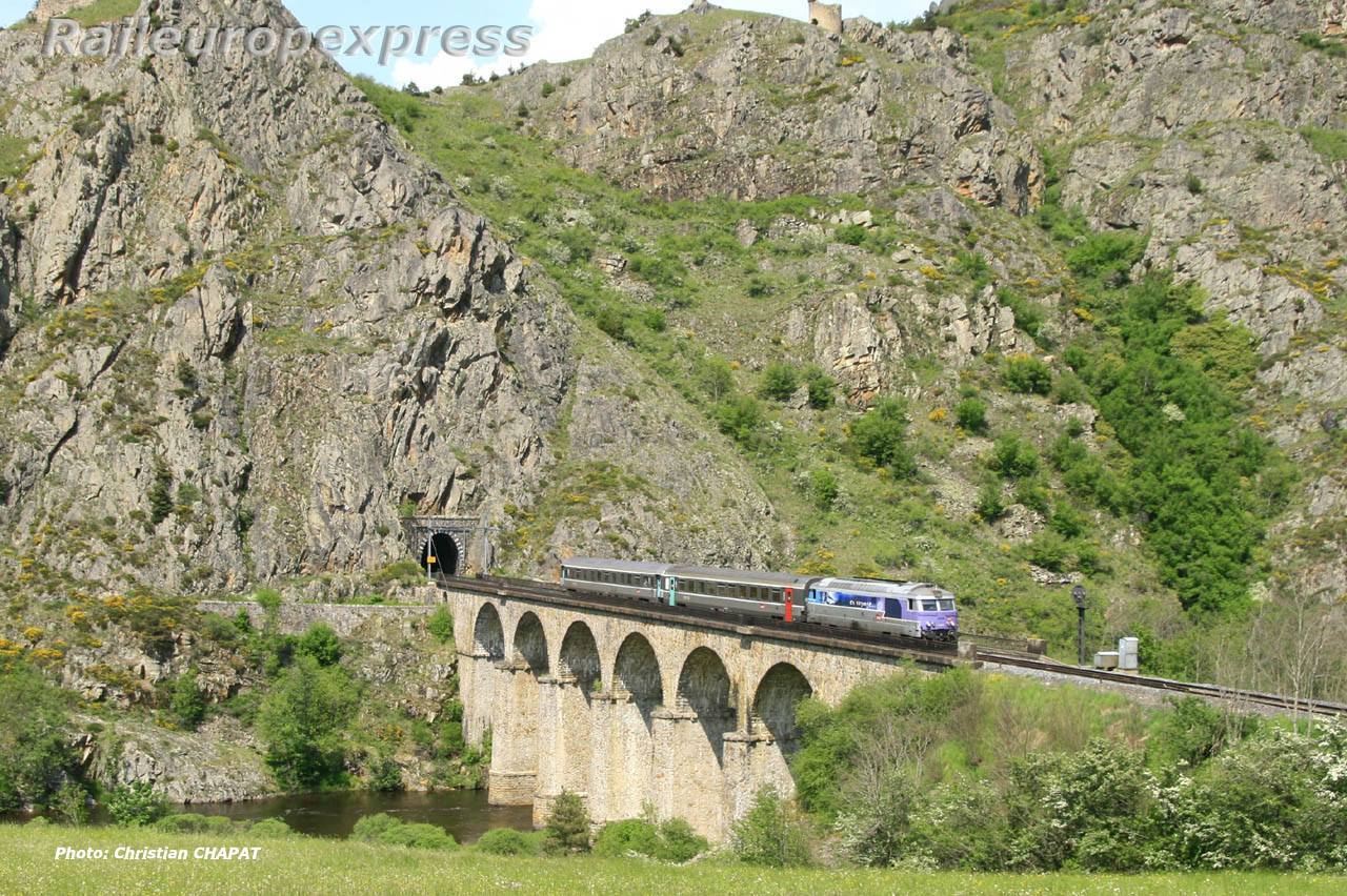 BB 67400 SNCF près de Chapeauroux (F 48)