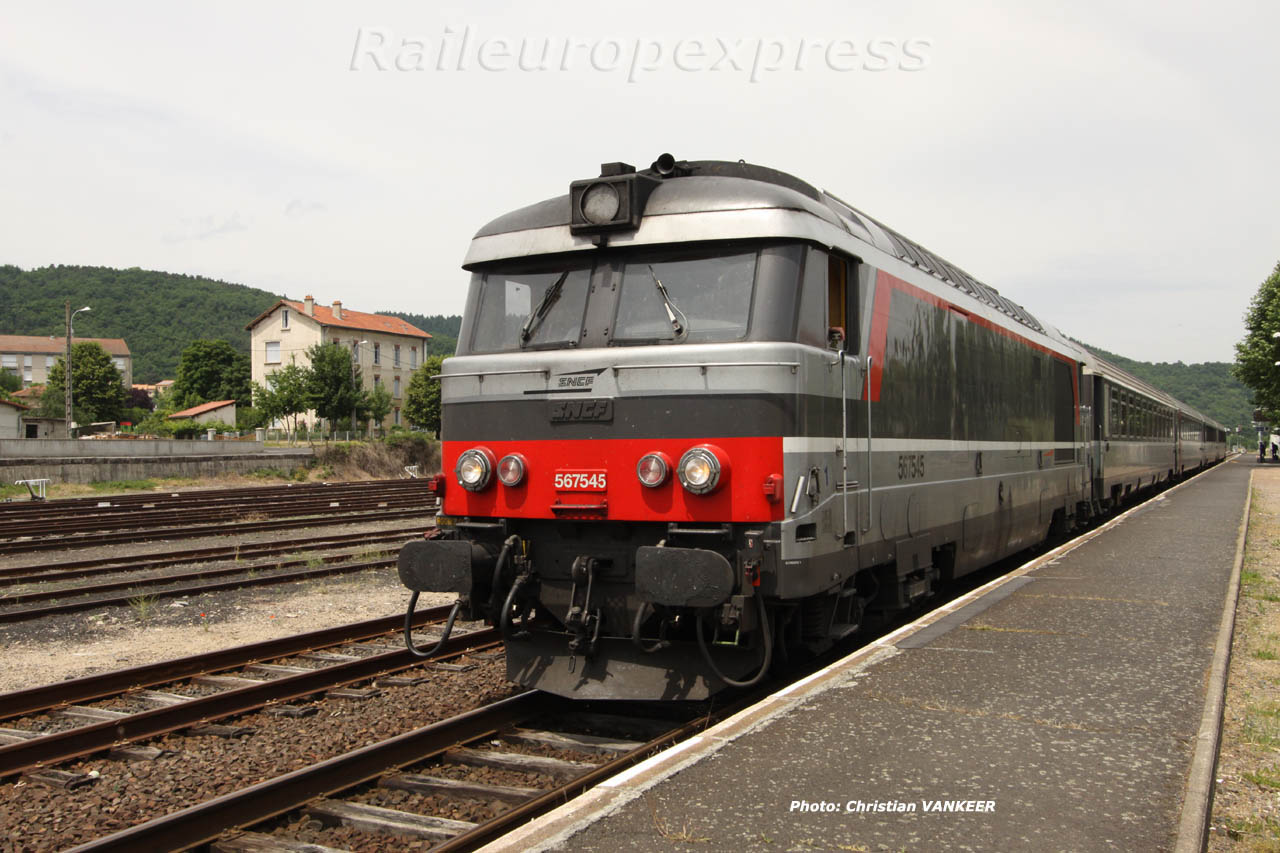 BB 67545 SNCF en tête du Cévenol à Arvant 