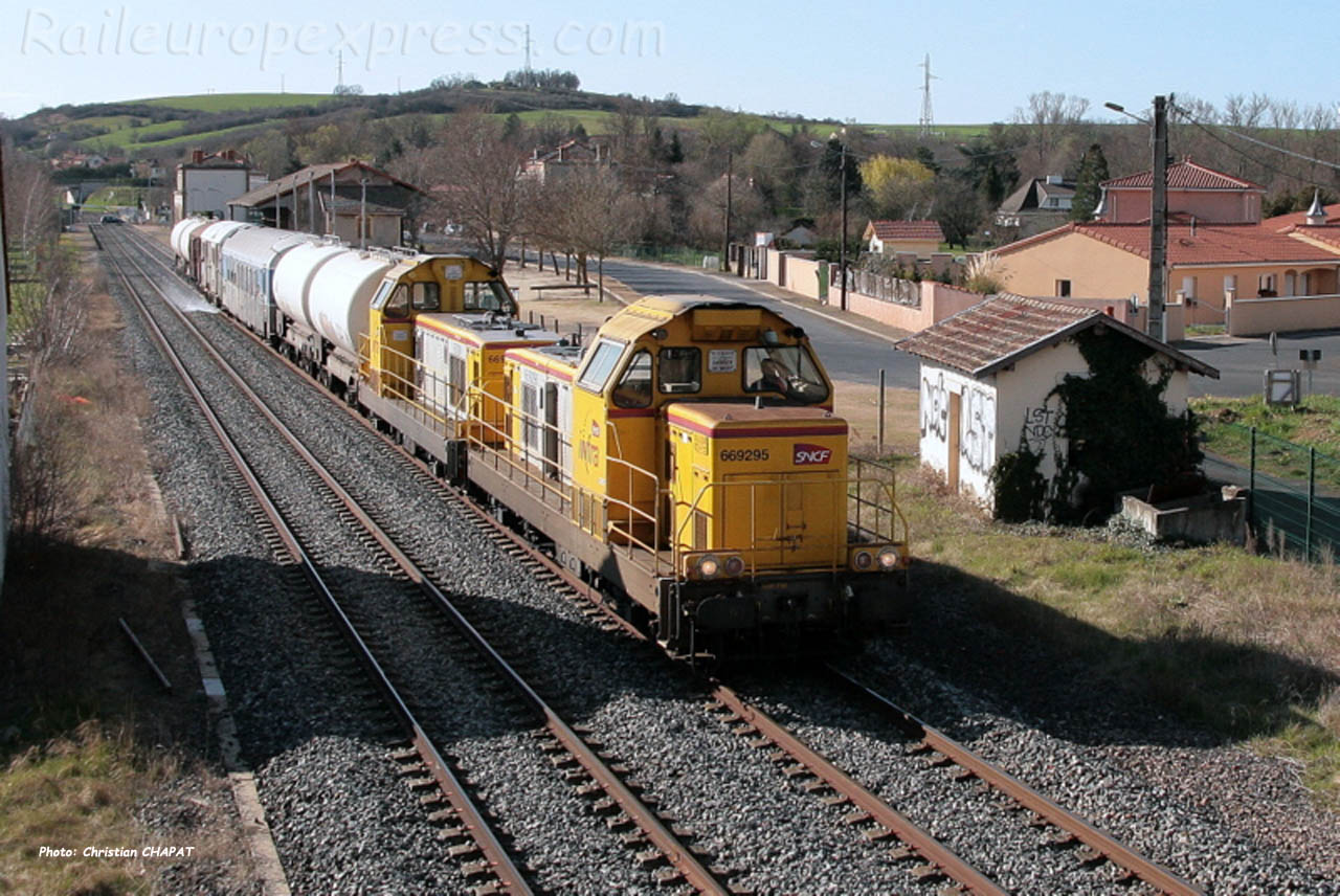 BB 69295 SNCF au Breuil sur Couze (F-63)