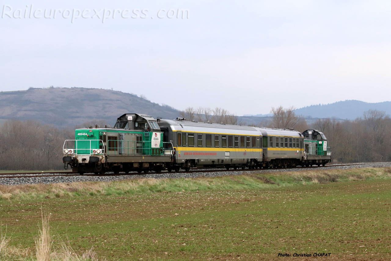 BB 69484 SNCF et train Mauzin près du Breuil / Couze (F-43)