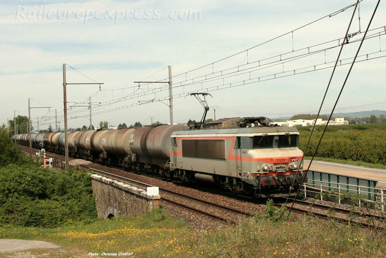 BB 7377 SNCF à Andance (F-07)