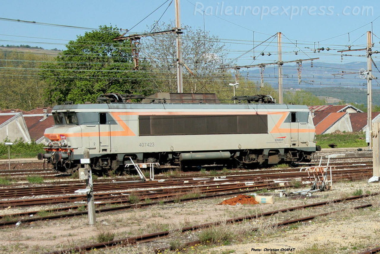 BB 7423 SNCF à Saint Rambert d'Albon (F-26)