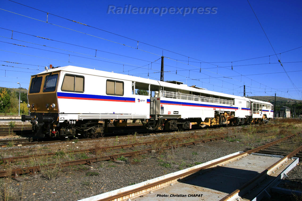 Bourreuse en gare de Neussargues (F 15)