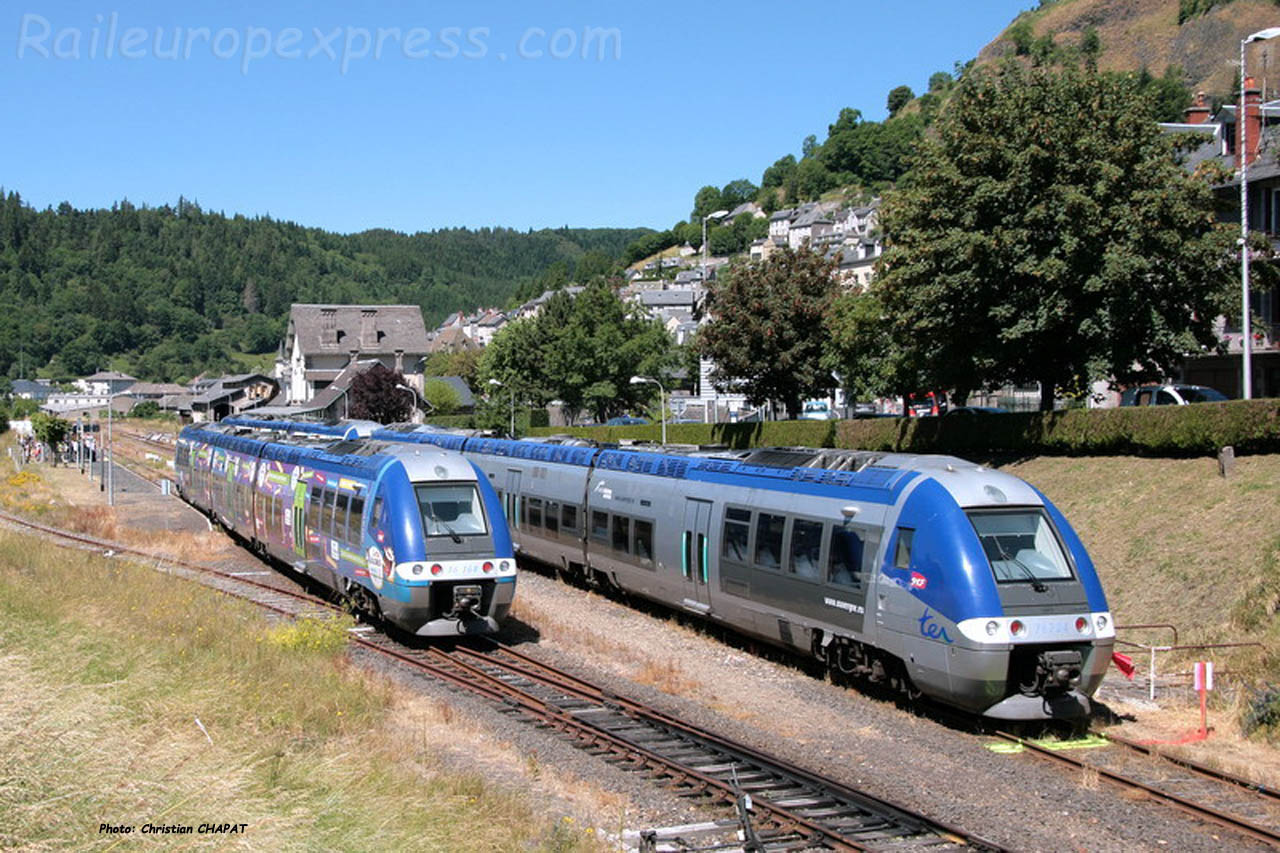 Croisement d'AGC SNCF à Murat (F-15)