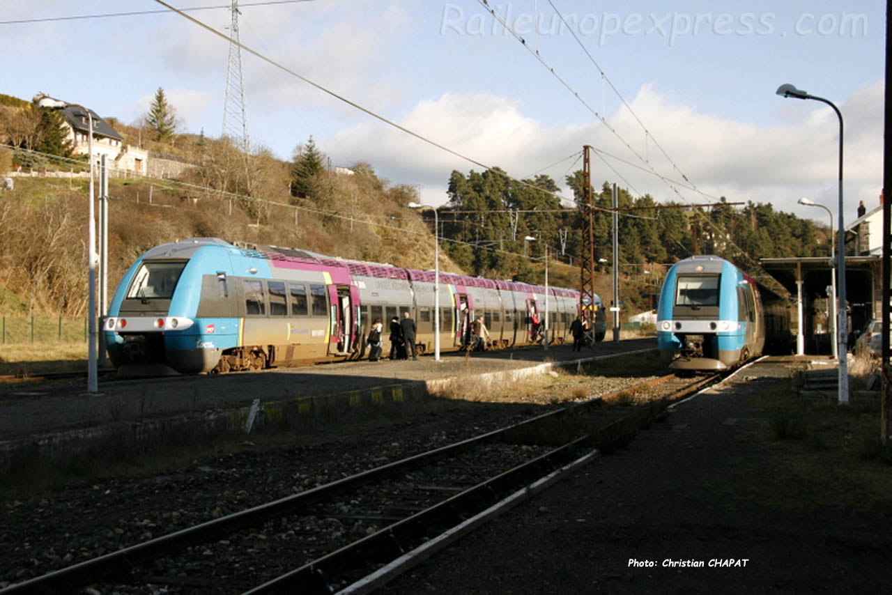 Croisement d'AGC SNCF à Saint Flour (F-15)