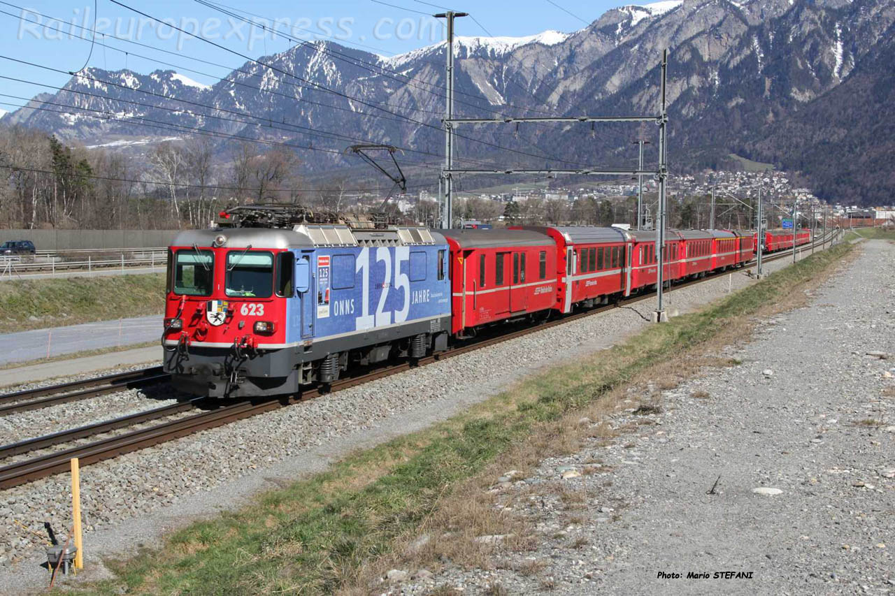 Ge 4/4 II 633 RhB à Felsberg (CH)