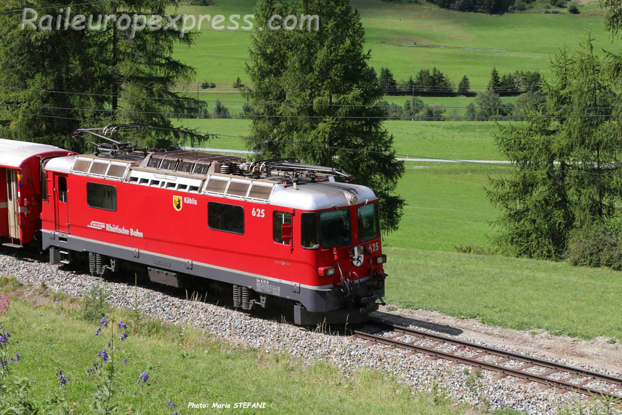 Ge 44 II 625 RhB à Zernez (CH)