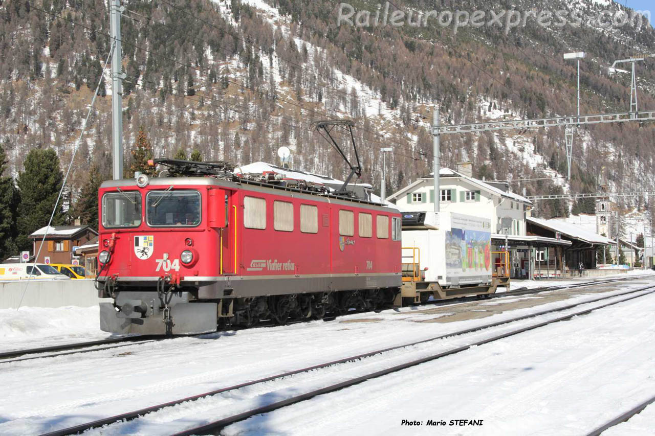 Ge 6/6 II 704 RhB à Bever (CH)