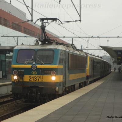 HLE 2137 SNCB en gare de Bruges (B)
