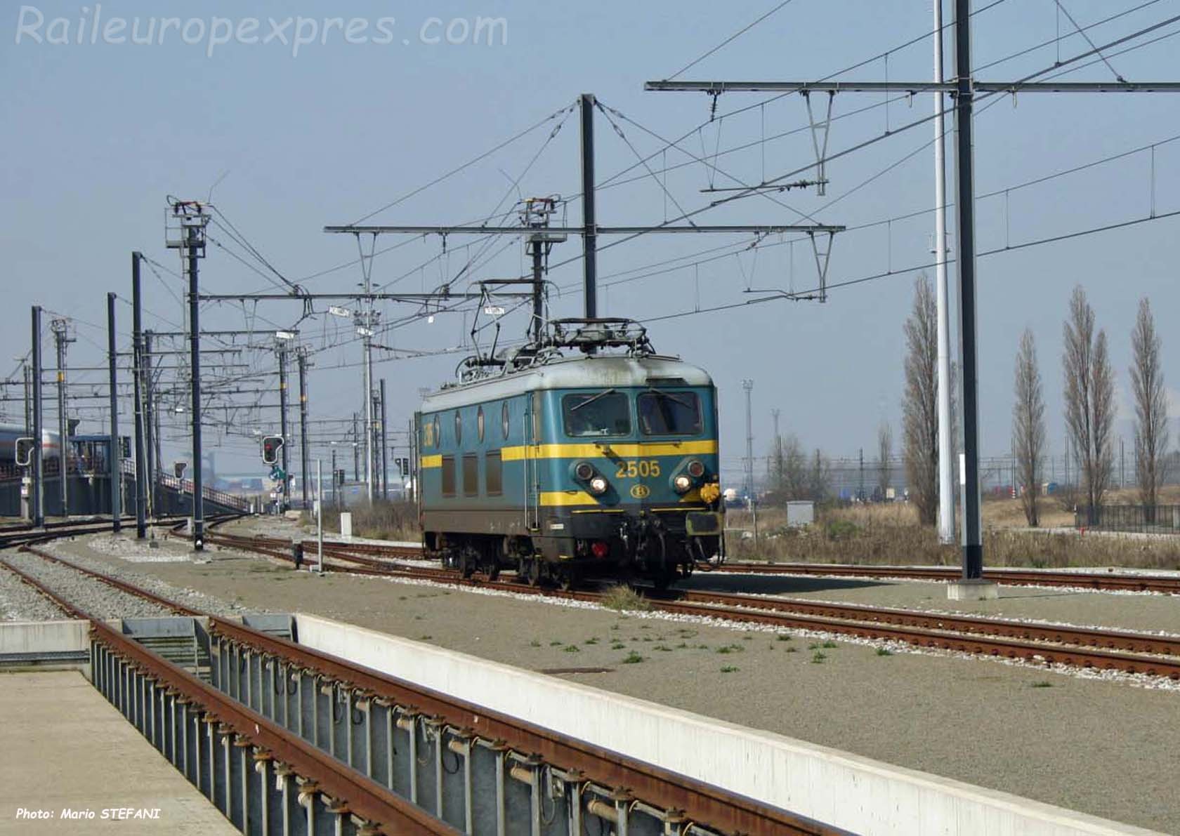 HLE 2505 SNCB à Antwerpen Daam (B)