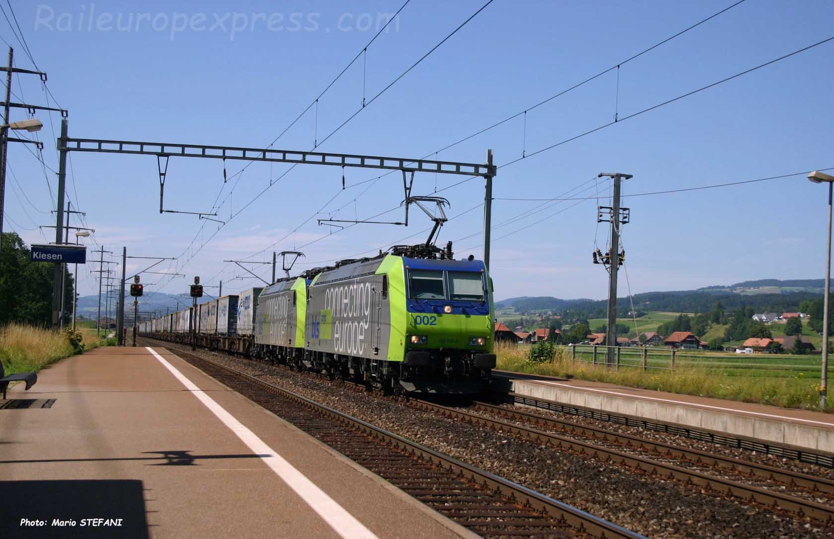Re 485 002 BLS à Kiesen (CH)