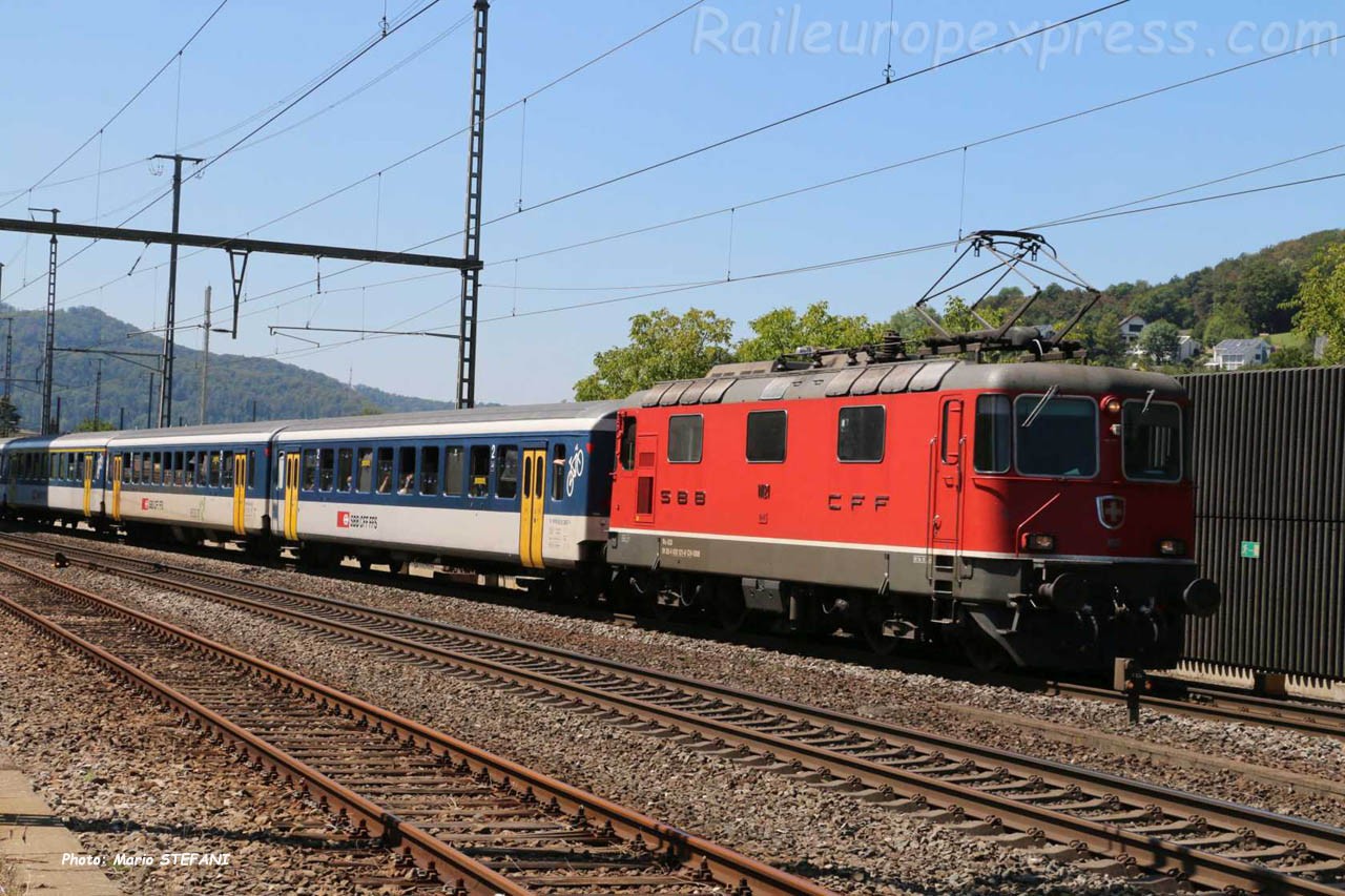 Re 4/4 II 11121 CFF à Gelterkinden (CH)