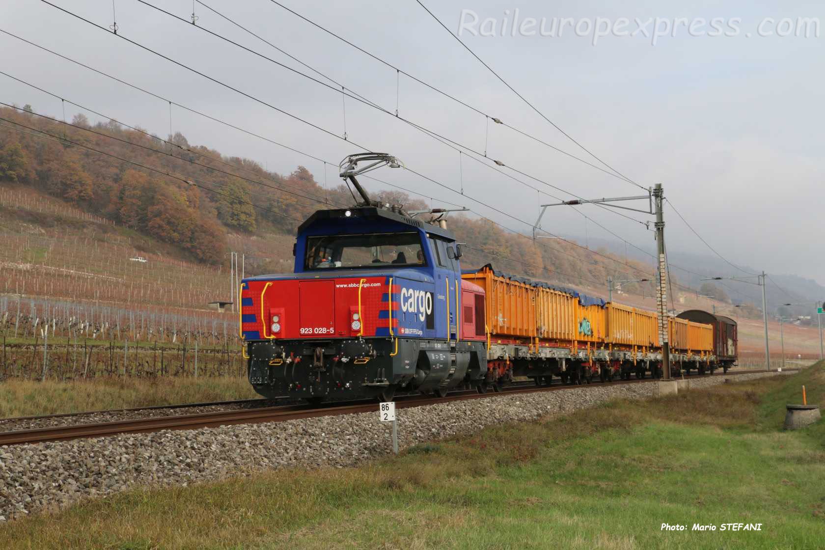 Eem 823 028-5 CFF à Cressier (CH)