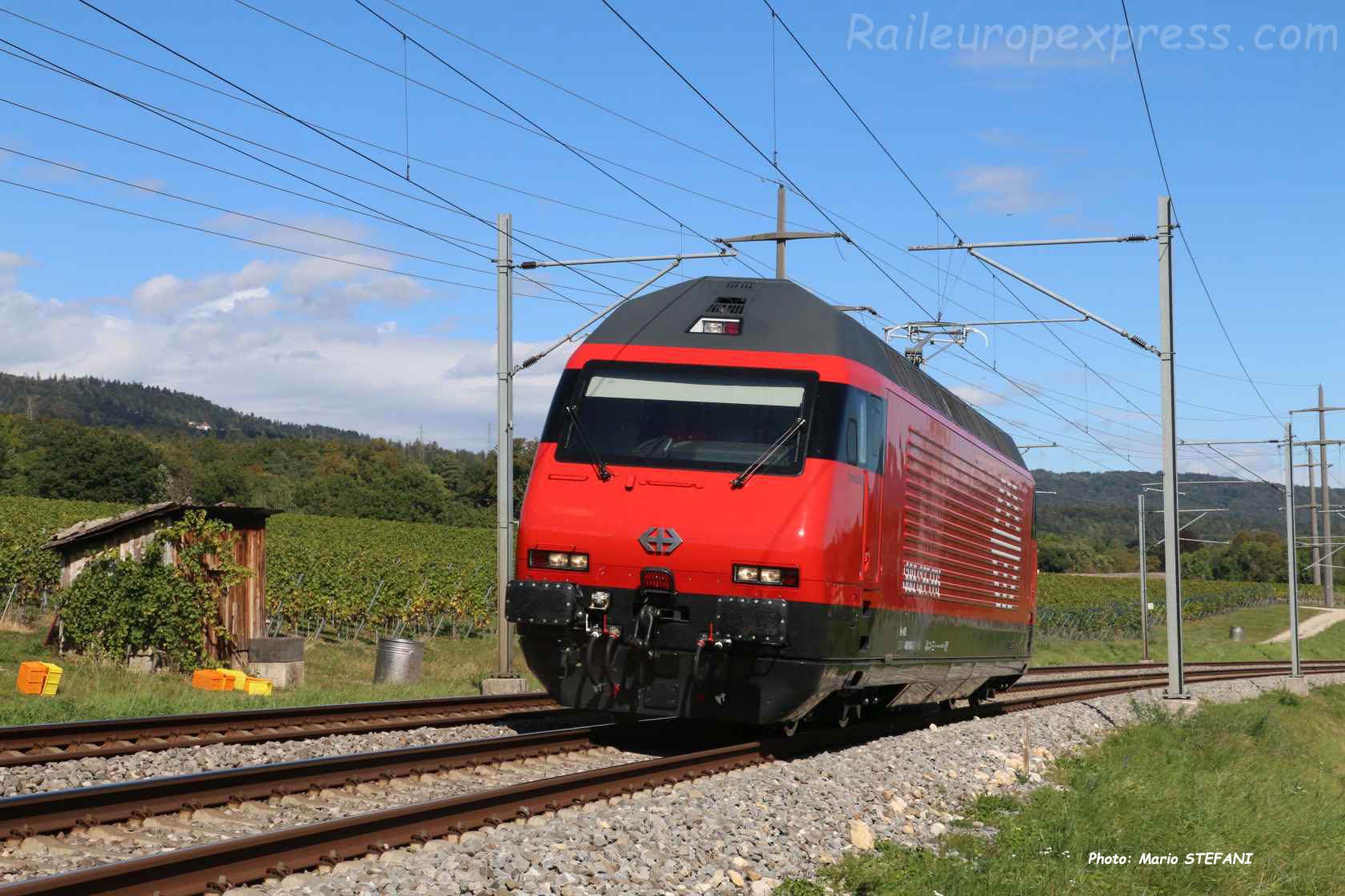 Re 460 043-3 CFF à Boudry (CH)