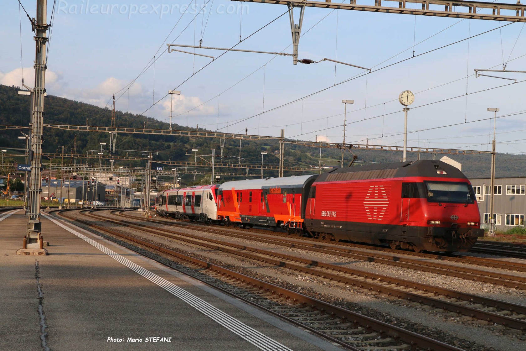 Re 460 081-3 CFF à Cornaux (CH)