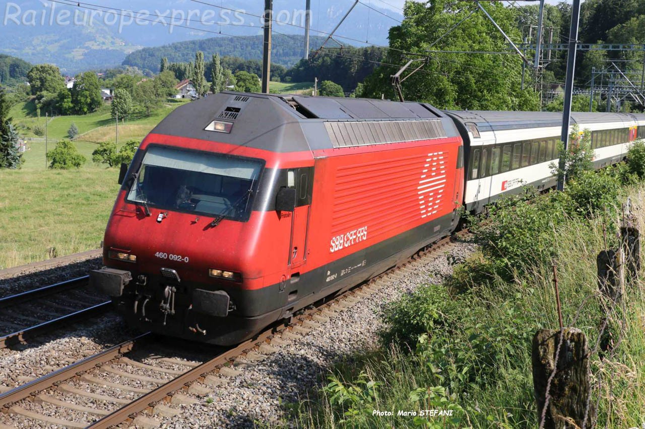 Re 460 092-0 CFF à Kumm (CH)