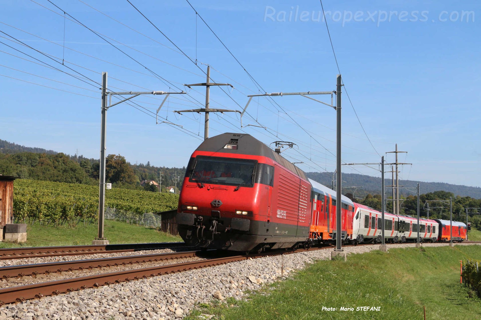 Re 460 081-3 CFF à Boudry (CH)