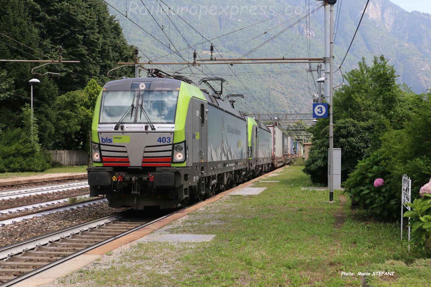 Re 475 403-2 BLS à Varzo (I)