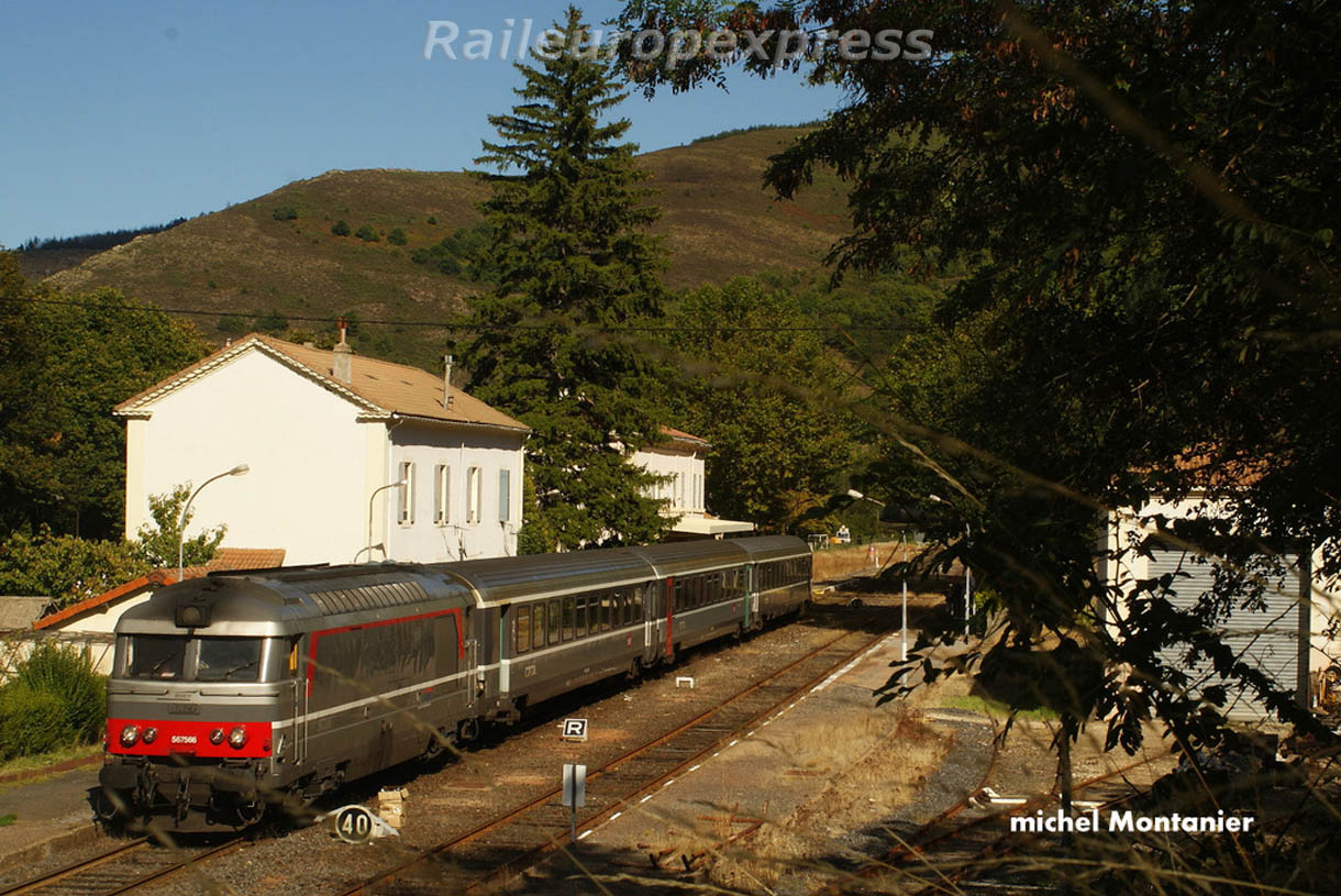 La BB 67556 en tête du Cévenol à Villefort