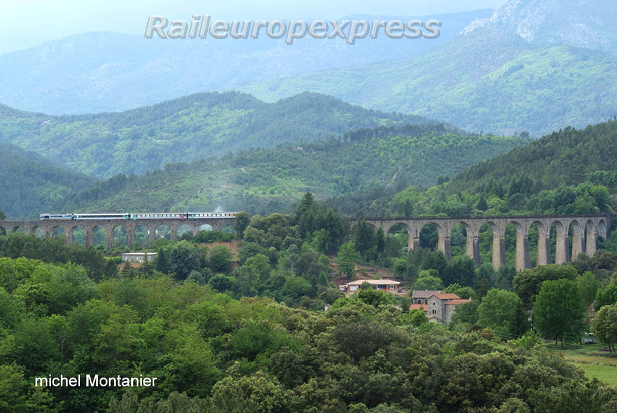 Le Cévenol sur le viaduc de Chamborigaud