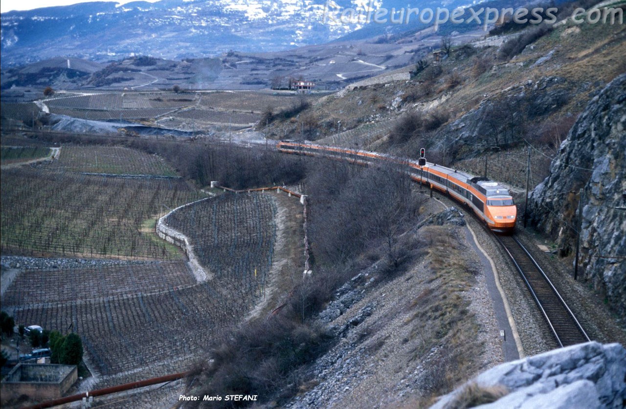 TGV SNCF à Salquenen (CH)