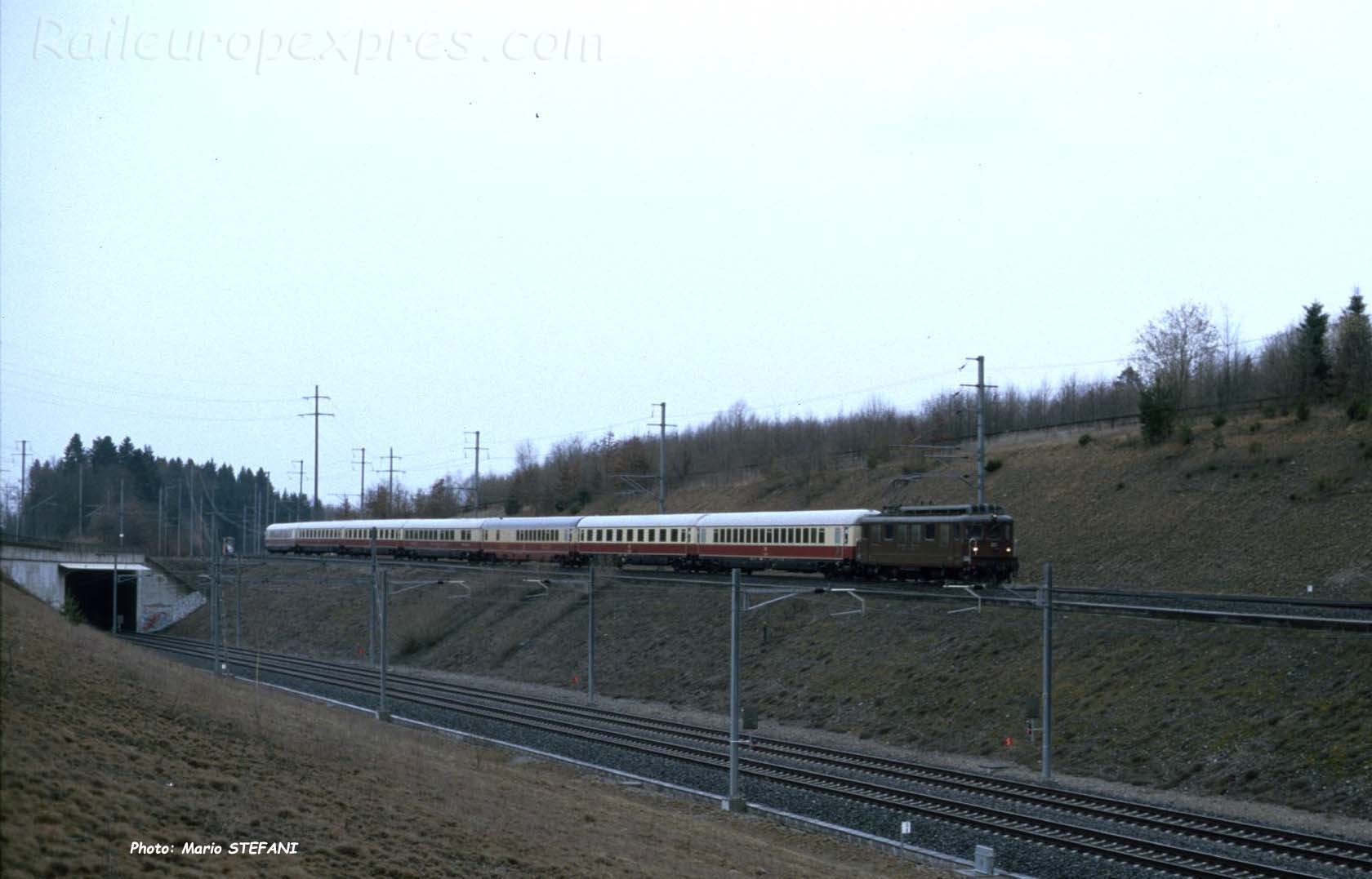 Ae 4/4 BLS à Mattstetten (CH)