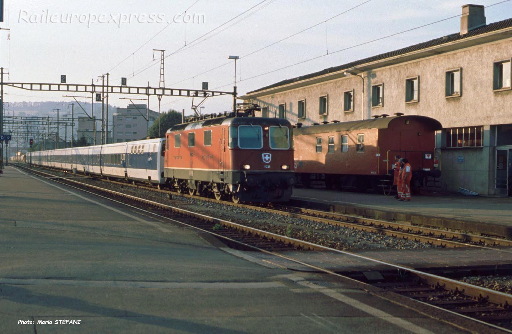 Re 4/4 II 11238 CFF à Yverdon(CH)