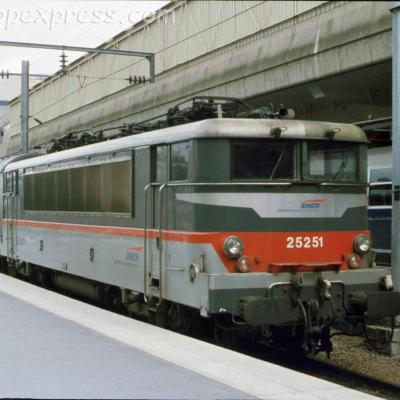 BB 25251 SNCF à Paris-Nord (F-75)
