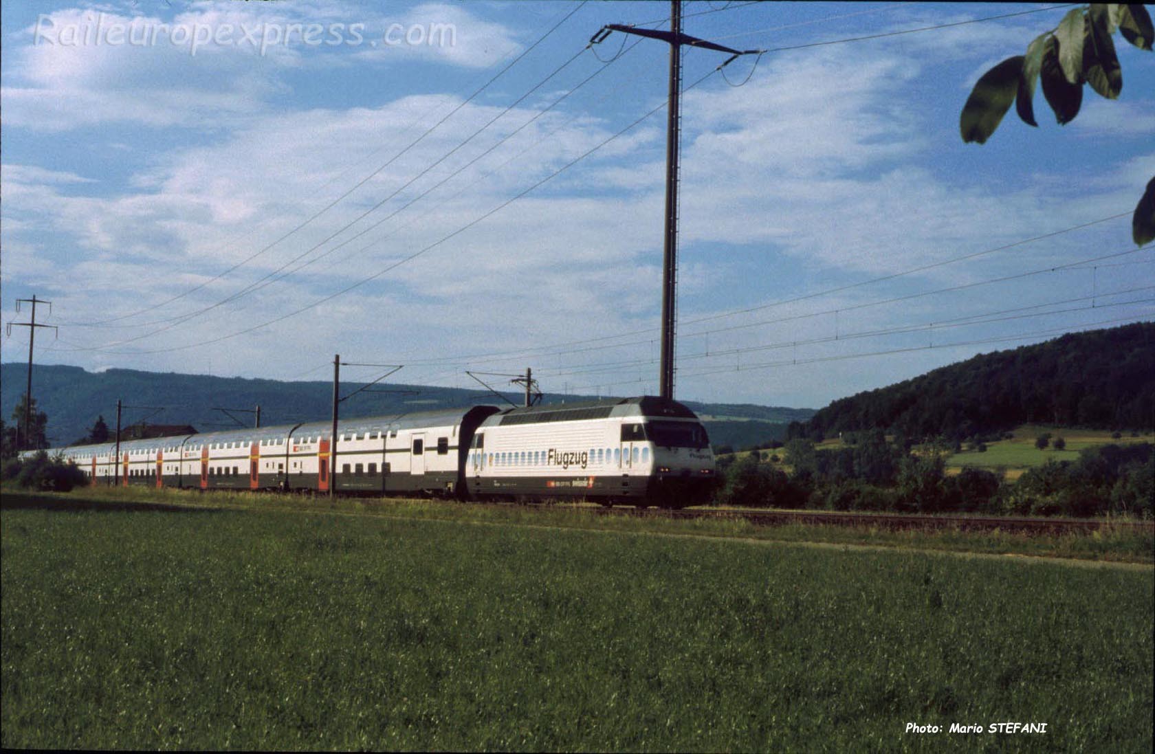 Re 460 CFF à Eiken (CH)