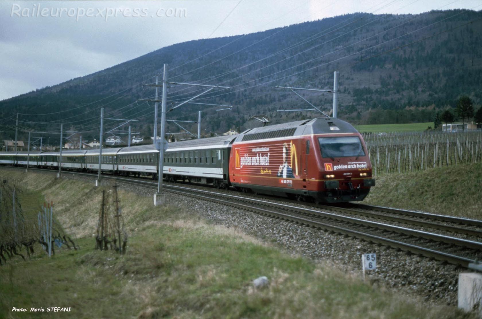 Re 460 037-5 CFF à Boudry (CH)