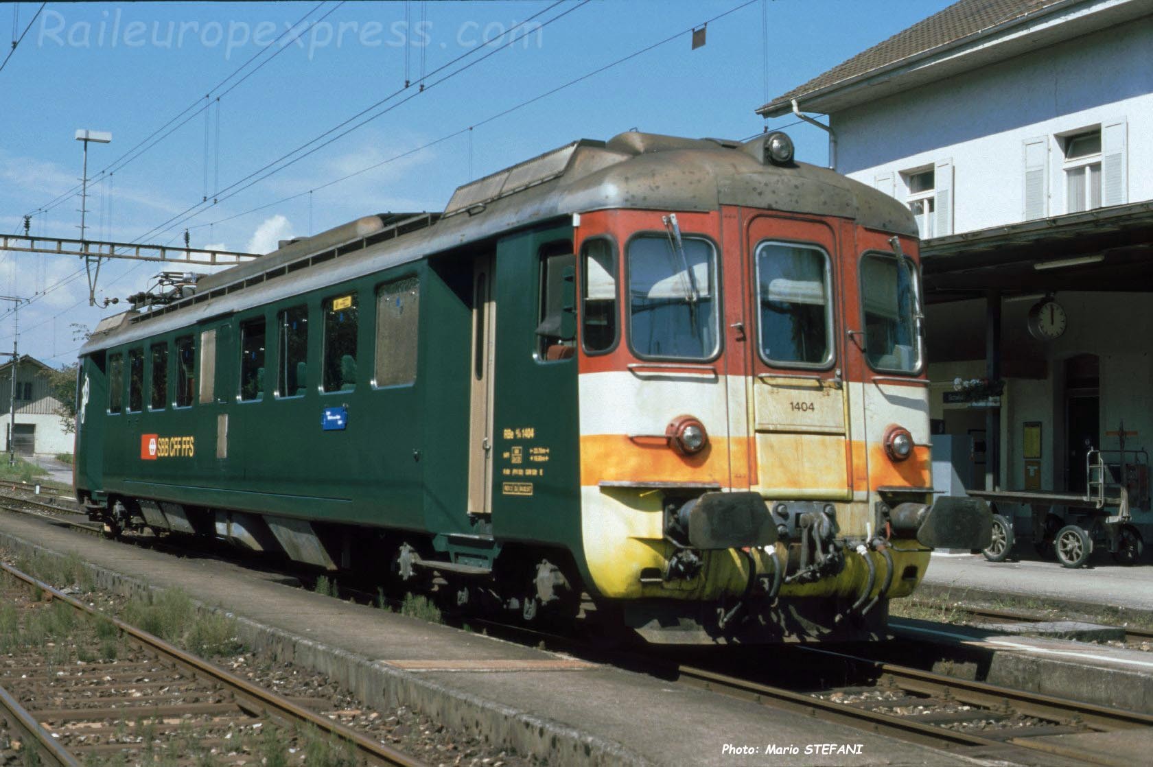 RBe 4/4 1404 CFF à Büren an der Aare (CH)