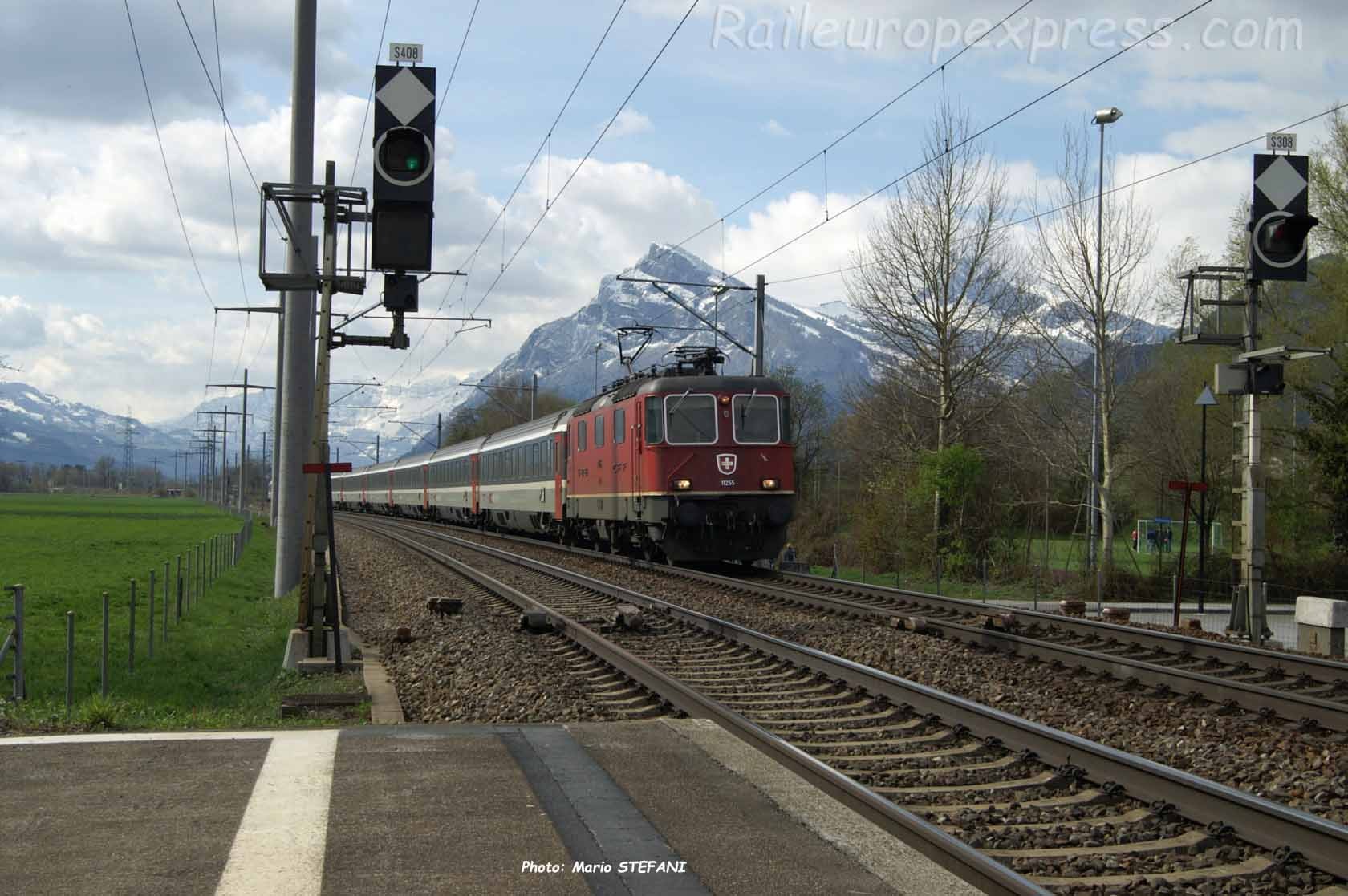 Re 4/4 II 11255 CFF à Maienfeld (CH)