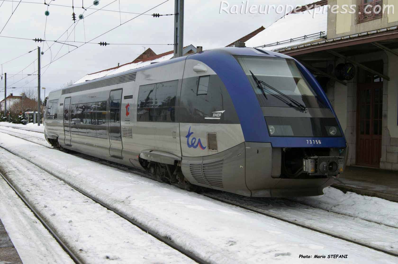 X 73756 SNCF à Frasne (F-25)