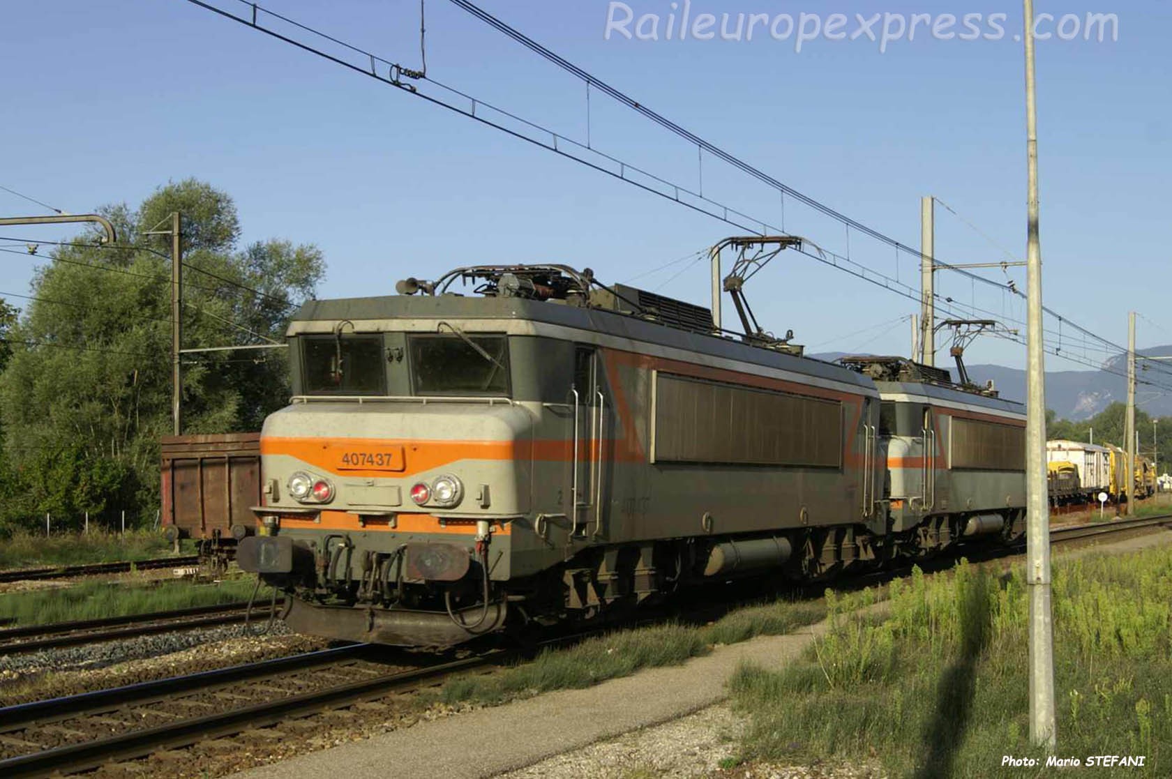 BB 7437 SNCF à Culoz (F-01)