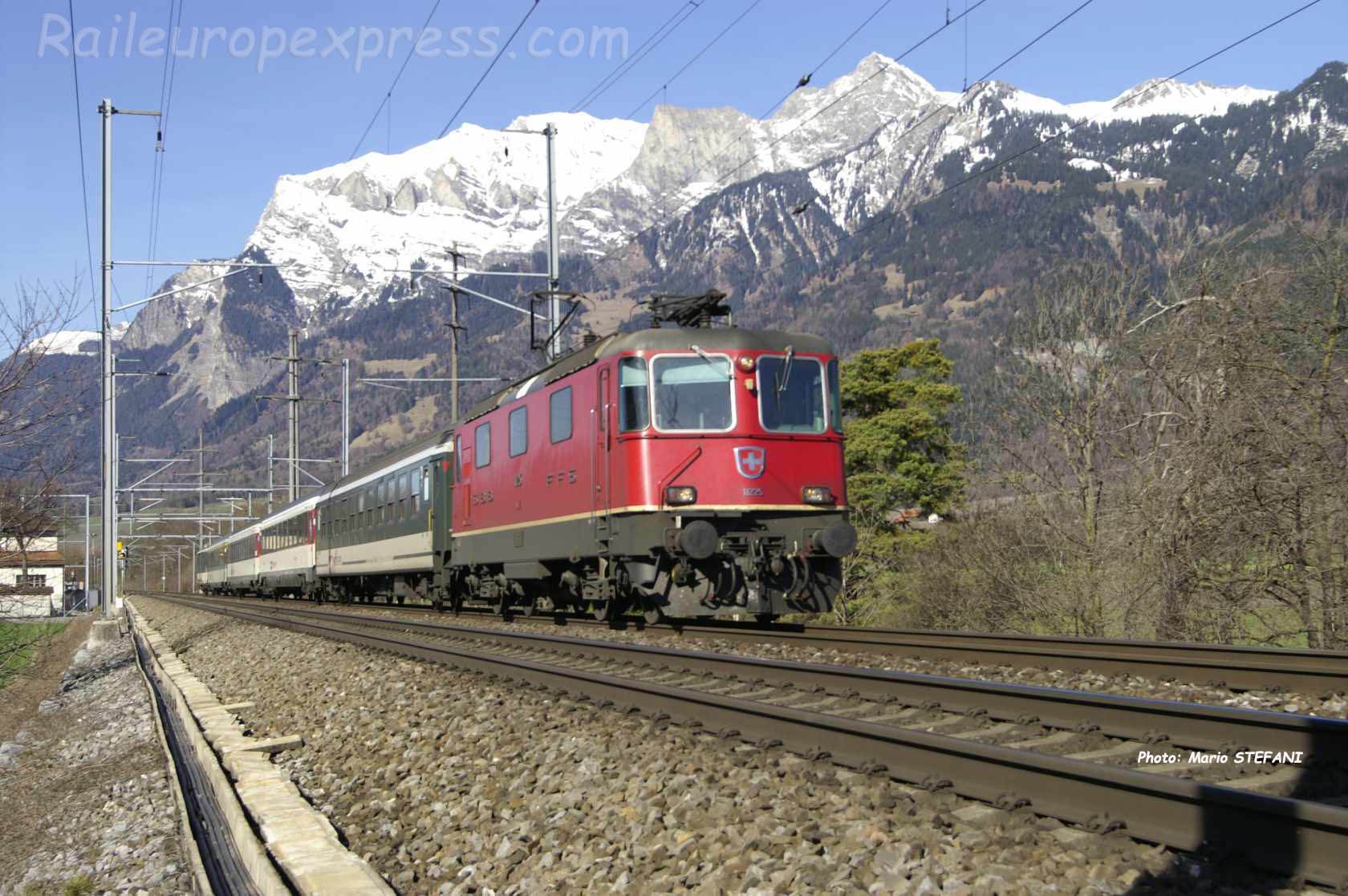 Re 4/4 II 11225 CFF à Landquart (CH)