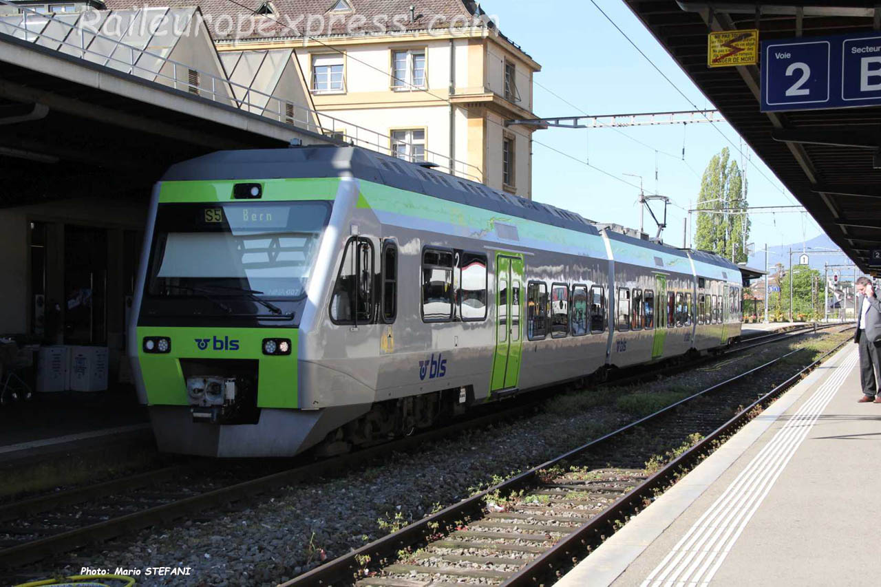 RABe 525 007 BLS à Neuchâtel (CH)