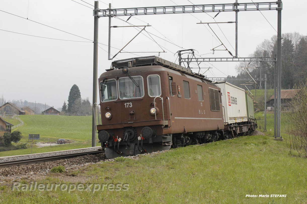 Re 4/4 173 BLS à Kümm