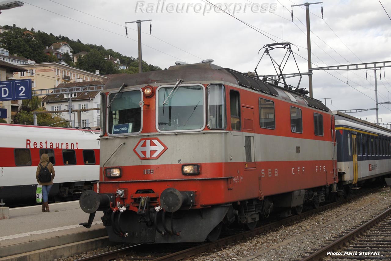 Re 4/4 II 11108 CFF à Neuchâtel