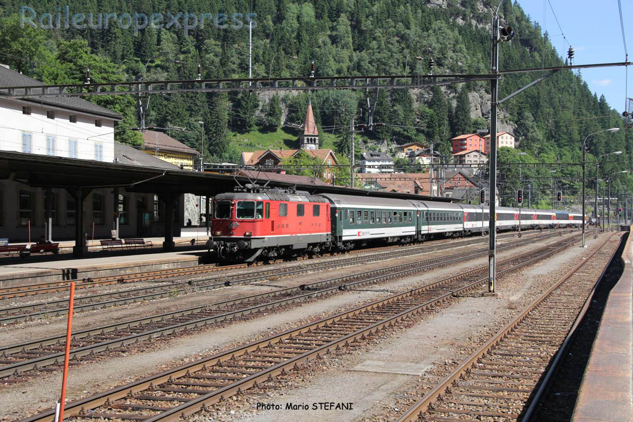 Re 4/4 II 11133 CFF à Göschenen (CH)