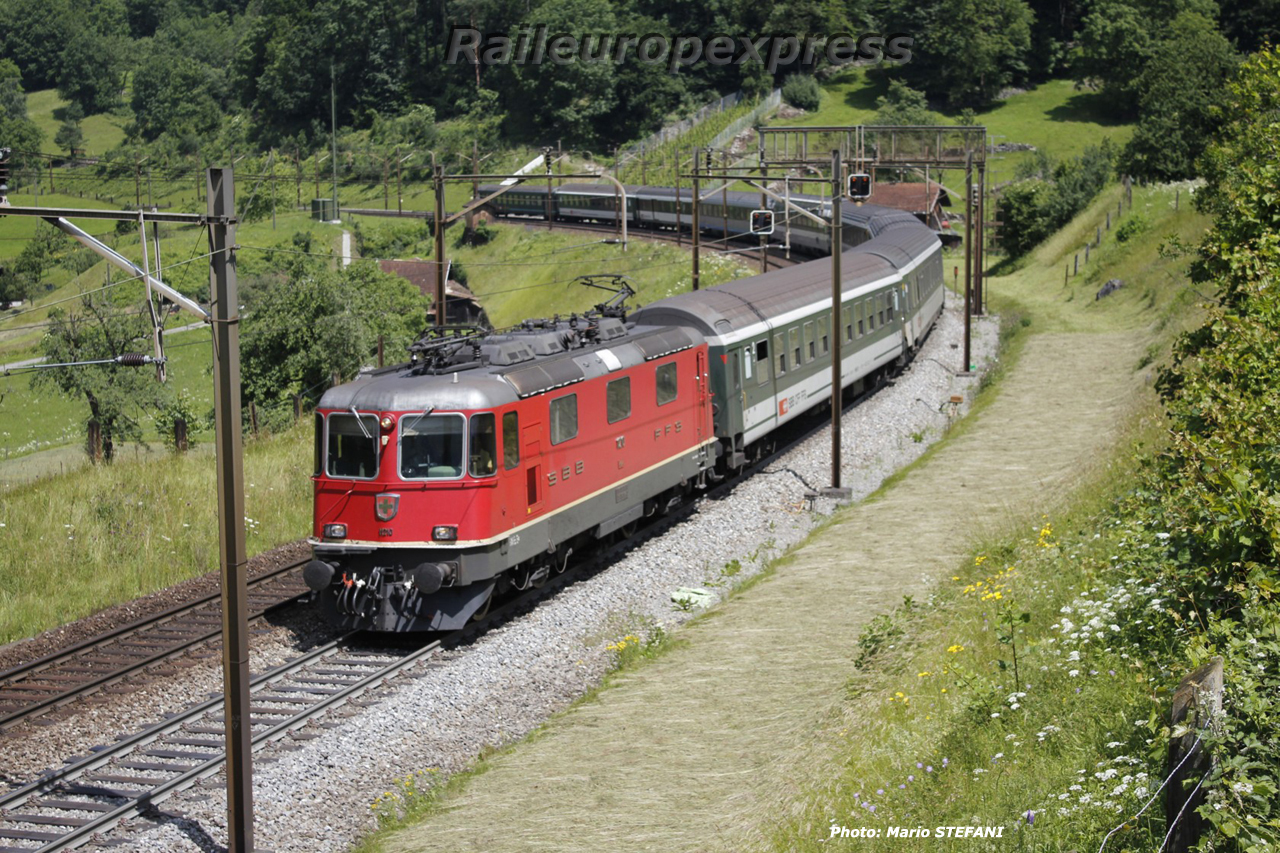 Re 4/4 II 11210 CFF à Erstfeld