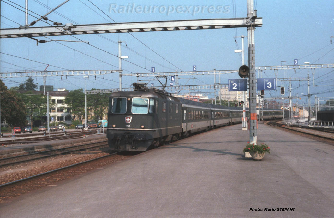 Re 4/4 II 11242 CFF à Yverdon (CH)